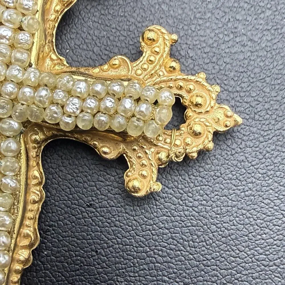 Miriam Haskell Faux Seed Pearl Cross Necklace Pendant Gold Tone Vintage